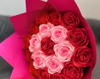Red and pink ribbon rose bouquet